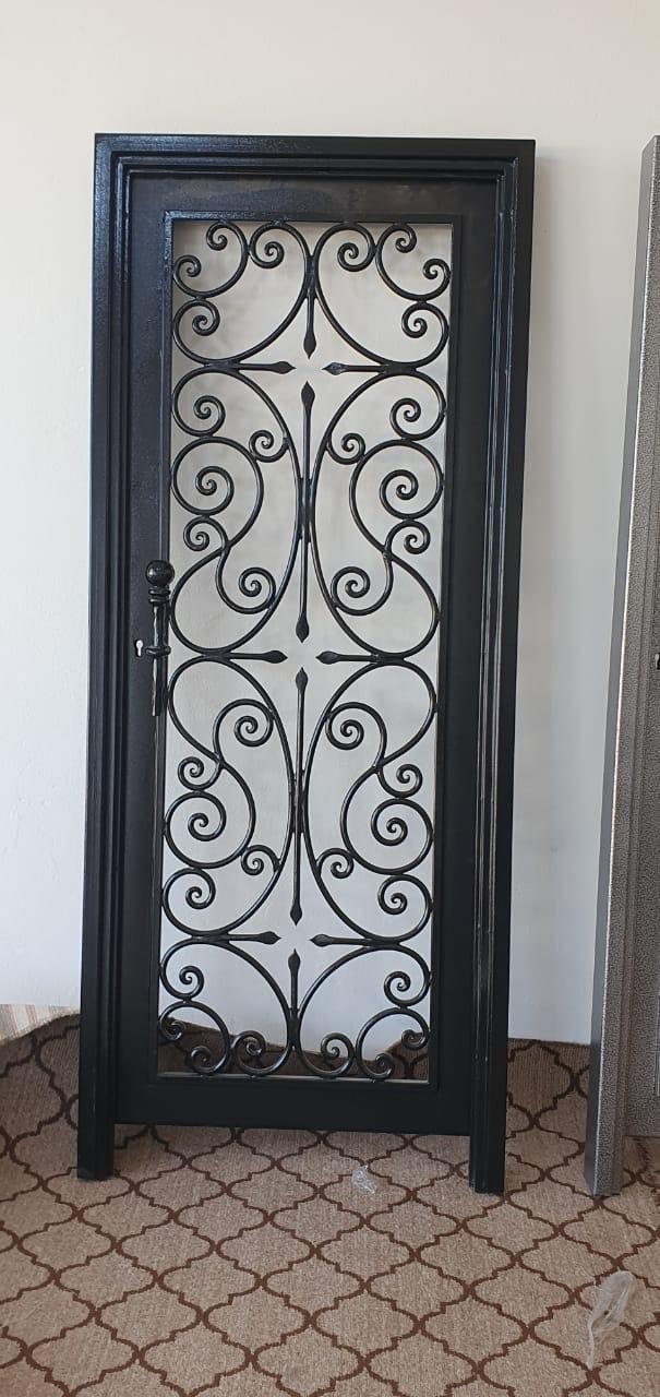 Hero door